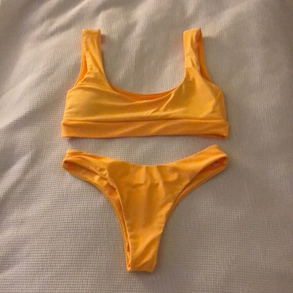 Yellow bikini set - Picture 2 of 3
